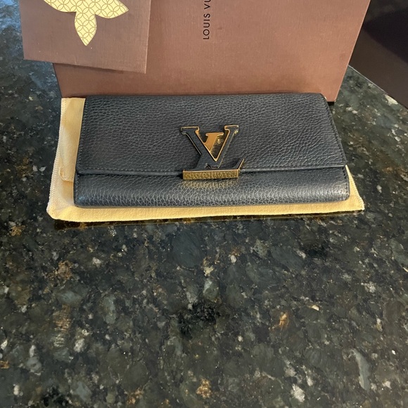 Louie Vuitton LV large dark blue wallet. 100% Authentic - Picture 4 of 9